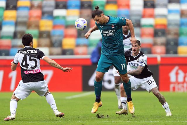 辽宁揭幕战赛前领取总冠军戒指 升起冠军旗帜